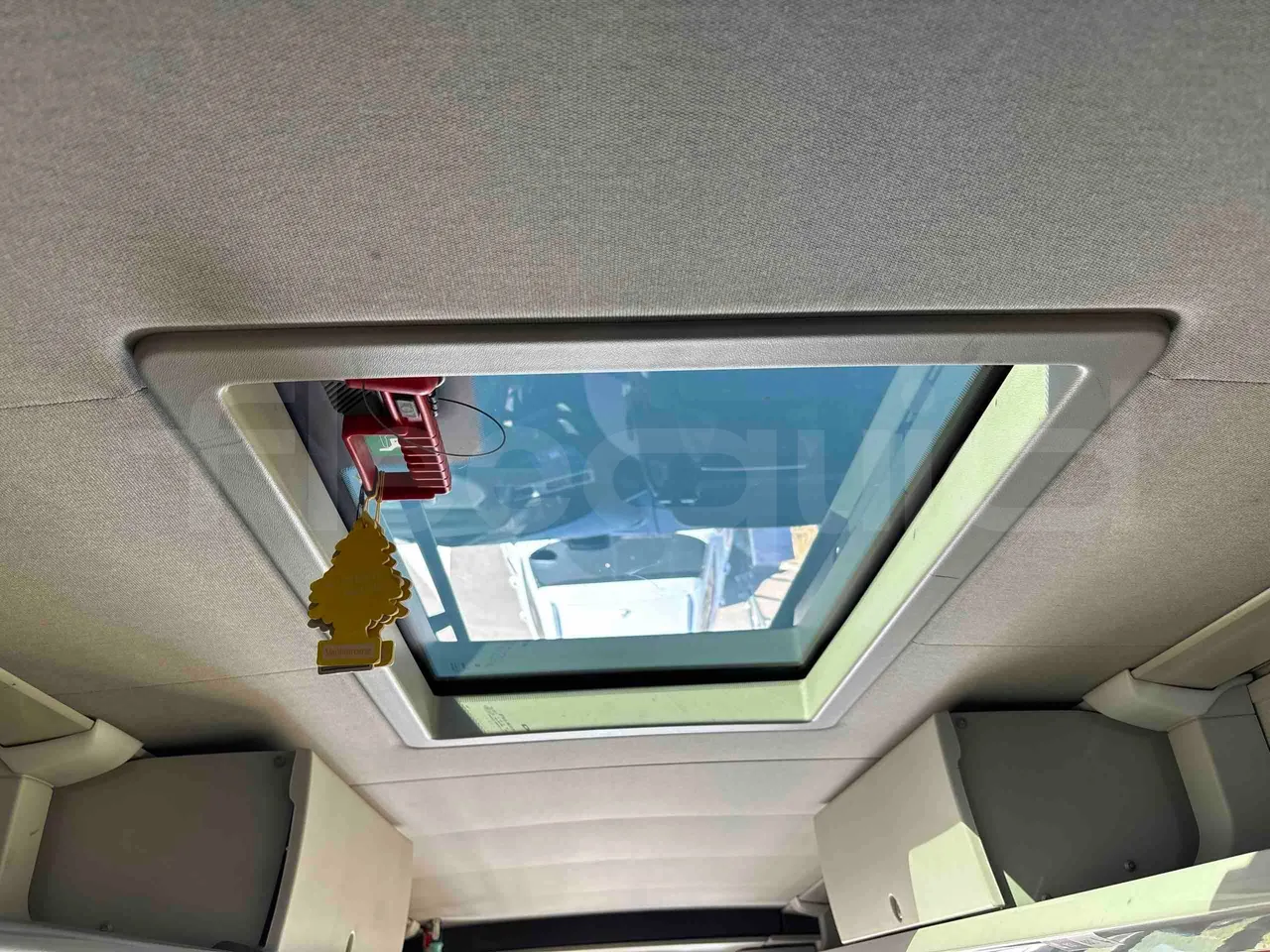 Setra S515 - roof hatch 1