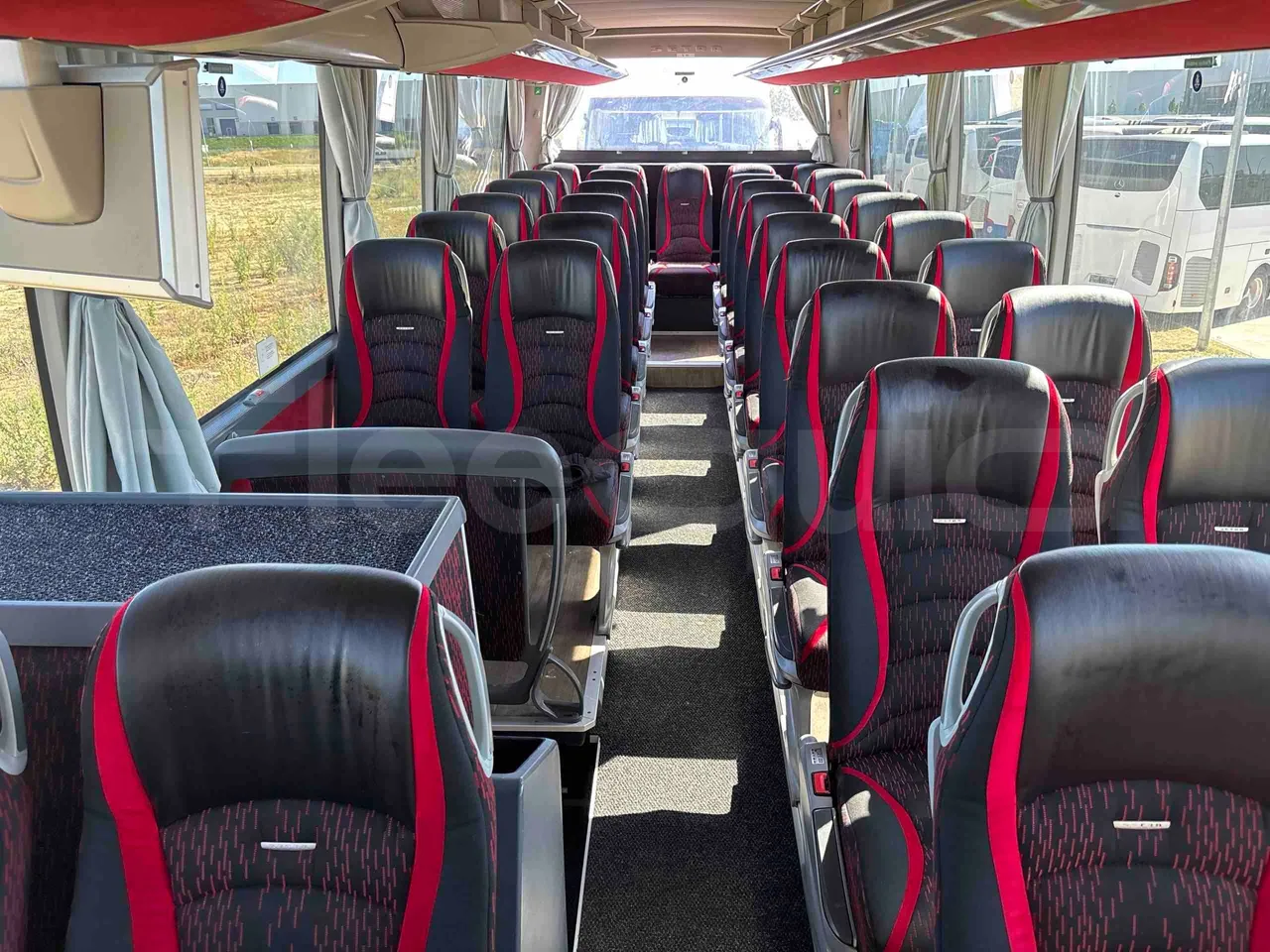 Setra S515 - reverse view middle aisle