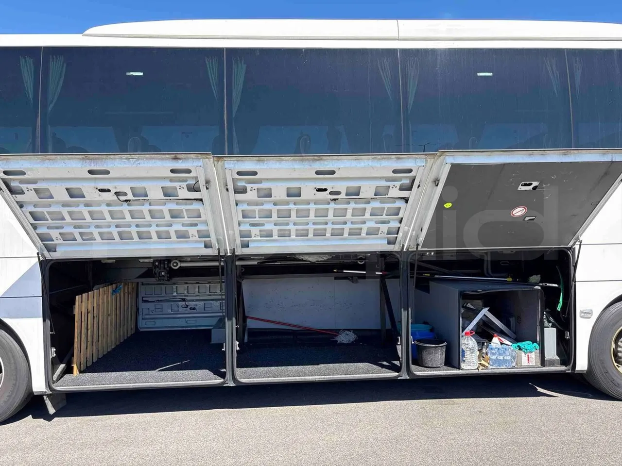 Setra S515 - luggage rack photo