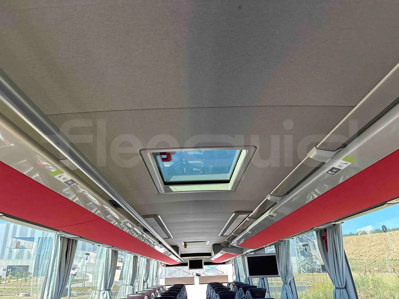 Setra S515 - overhead compartments photo