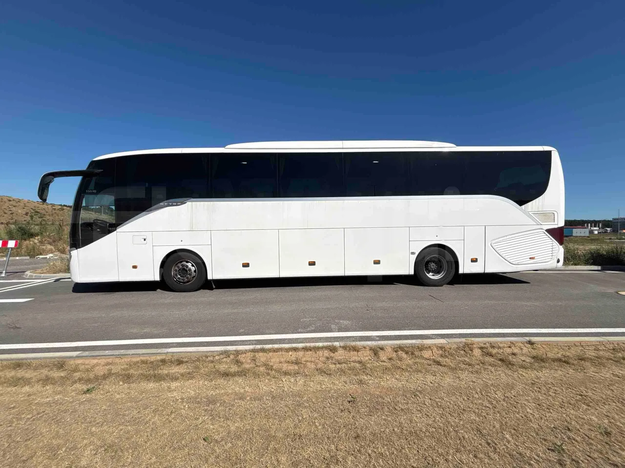Setra S515 - left side photo