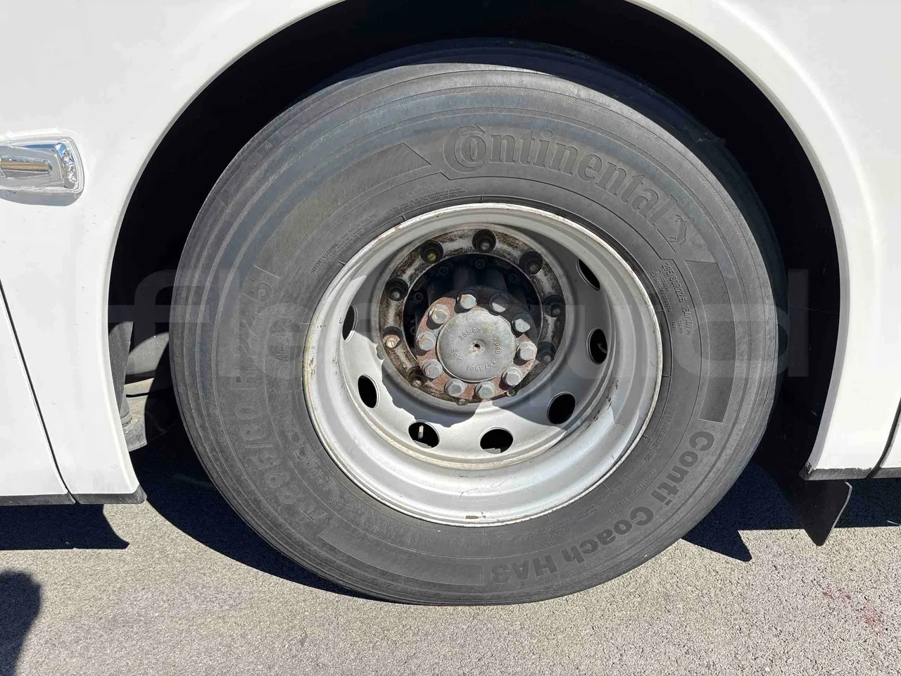 Setra S515 - rear left tire photo
