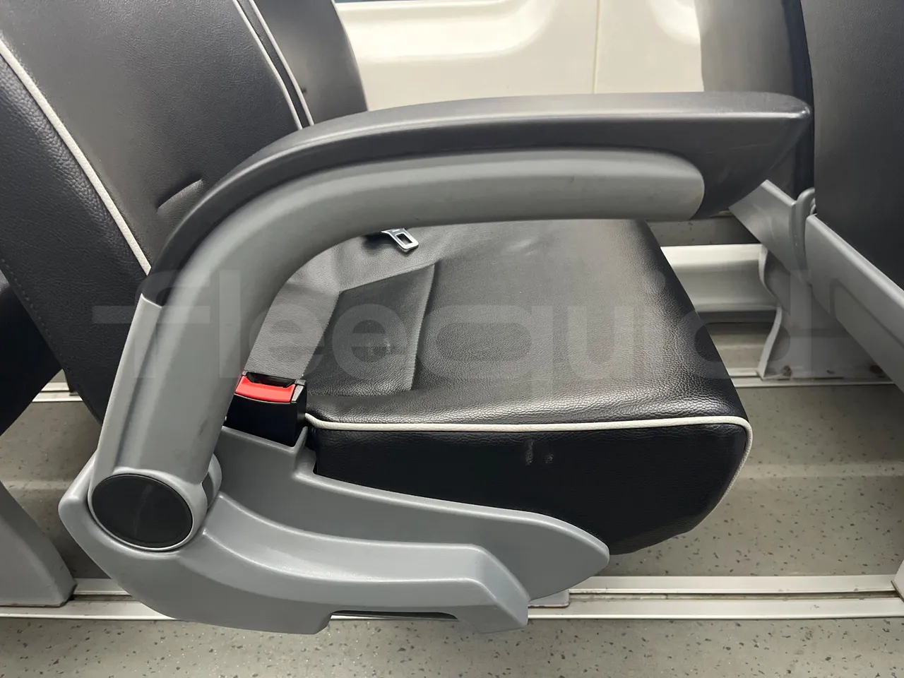 Mercedes-Benz Sprinter Noge - EUR6 - 140kW - 7.544m - armrest detail photo