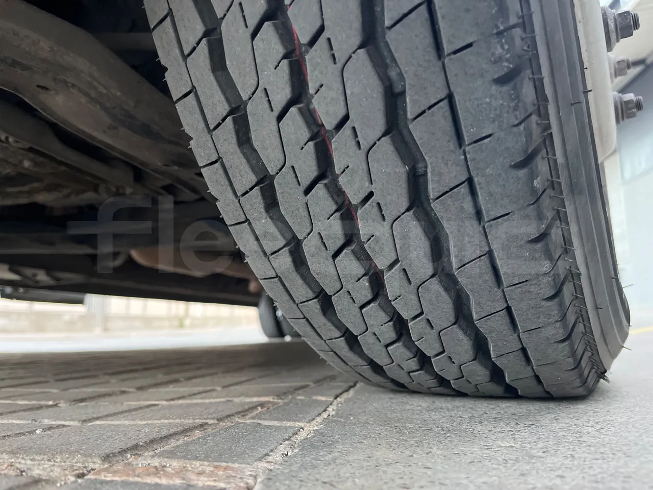 Mercedes-Benz Sprinter Noge - EUR6 - 140kW - 7.544m - tread condition front tires left