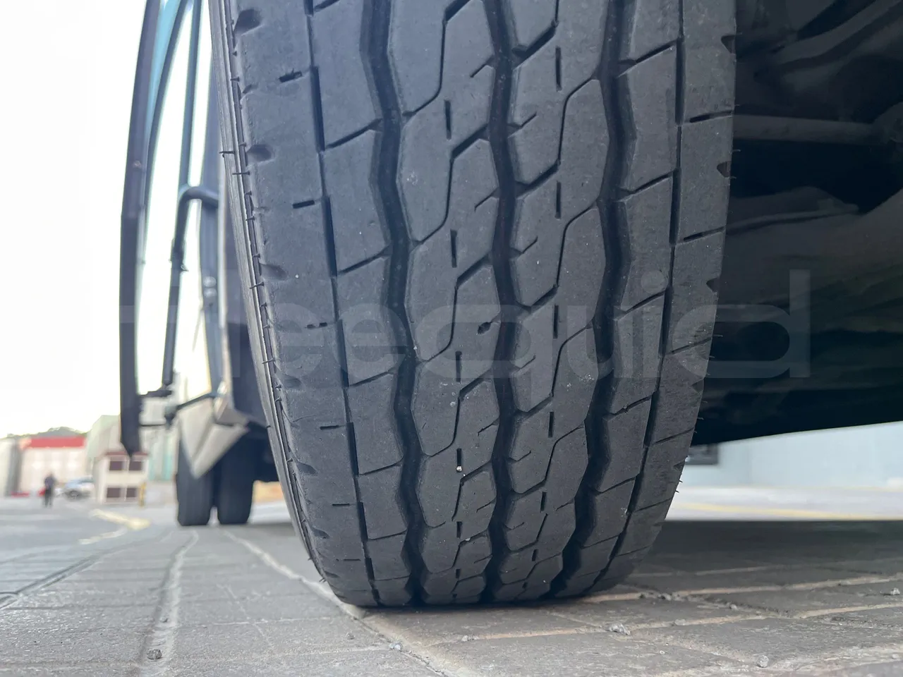 Mercedes-Benz Sprinter Noge - EUR6 - 140kW - 7.544m - tread condition front tires right