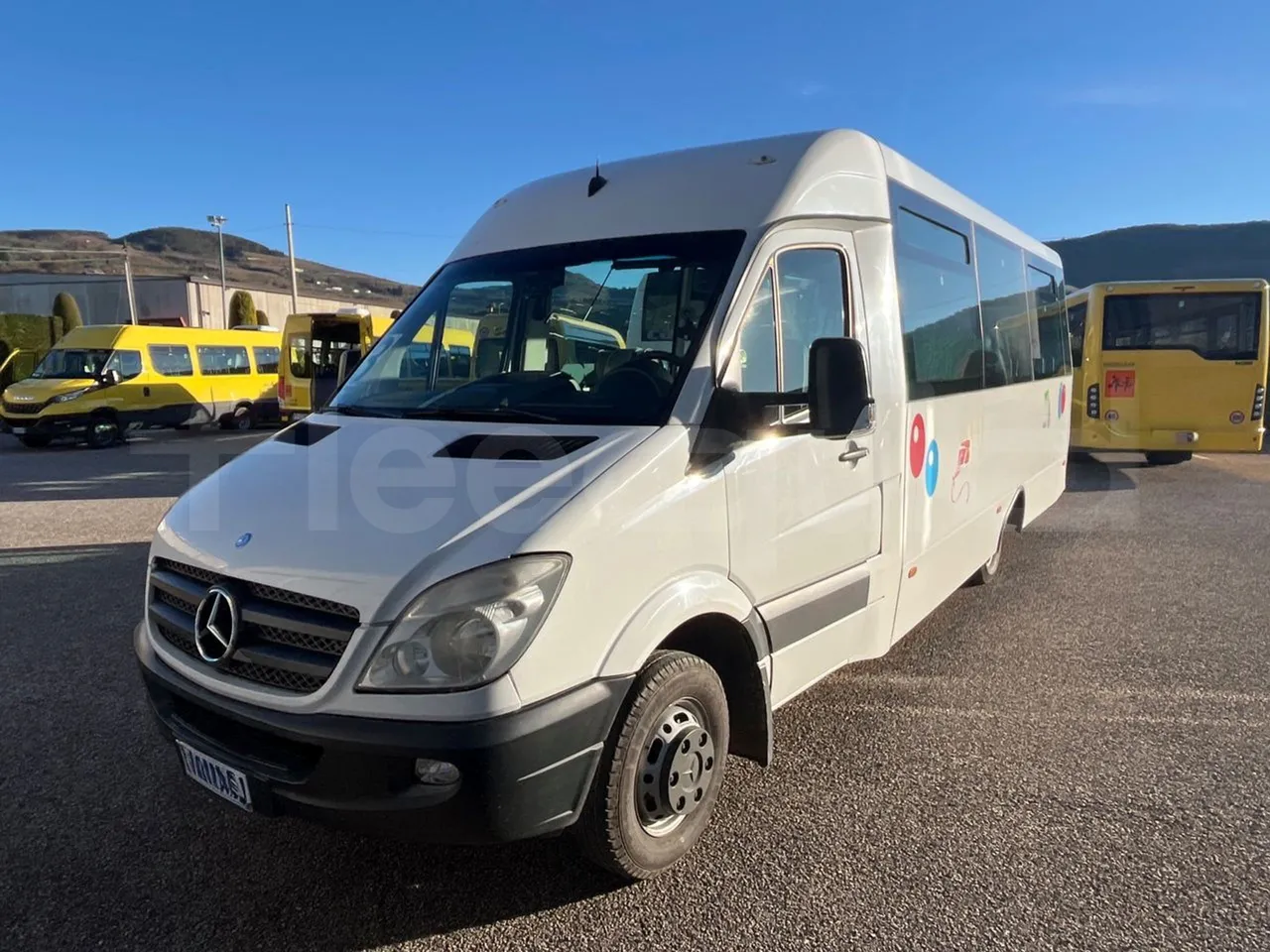 Mercedes-Benz Sprinter 519CDI - EUR5 - 140kW - 7.930m - 3/4 front left
