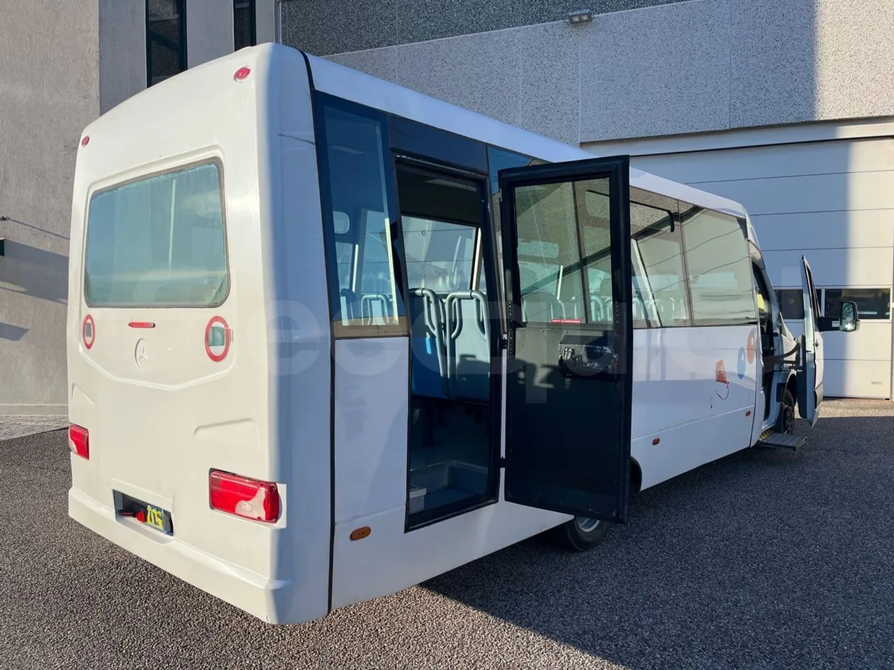 Mercedes-Benz Sprinter 519CDI - EUR5 - 140kW - 7.930m - 3/4 right rear doors open