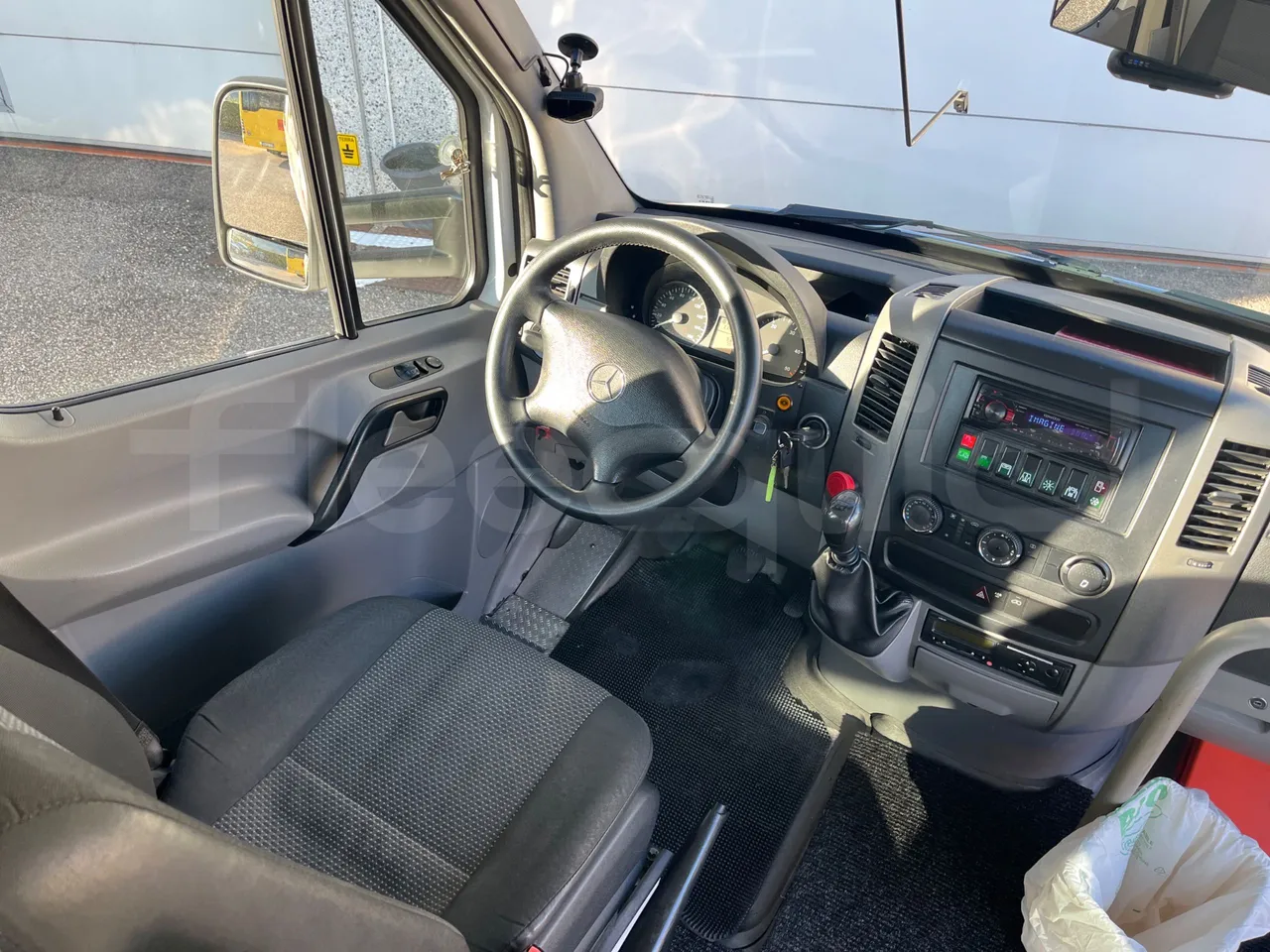 Mercedes-Benz Sprinter 519CDI - EUR5 - 140kW - 7.930m - buttons panels on