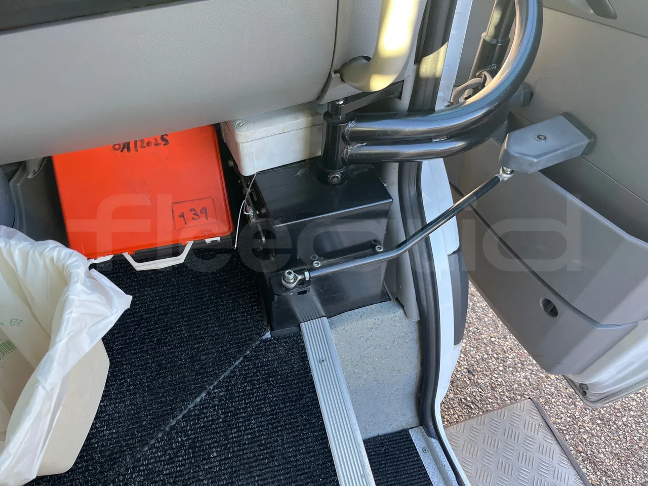 Mercedes-Benz Sprinter 519CDI - EUR5 - 140kW - 7.930m - door mechanism photo