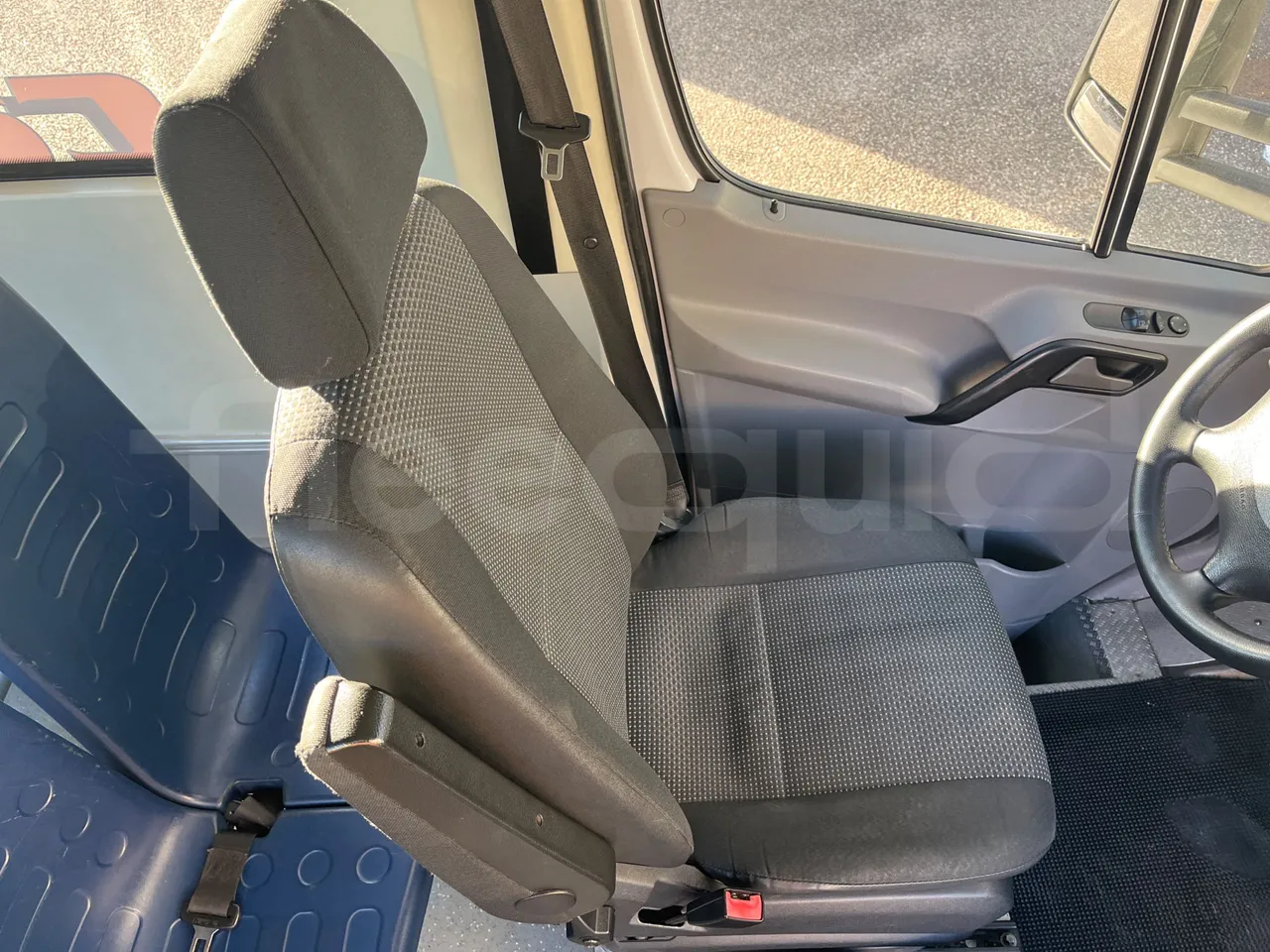 Mercedes-Benz Sprinter 519CDI - EUR5 - 140kW - 7.930m - driver's seat photo
