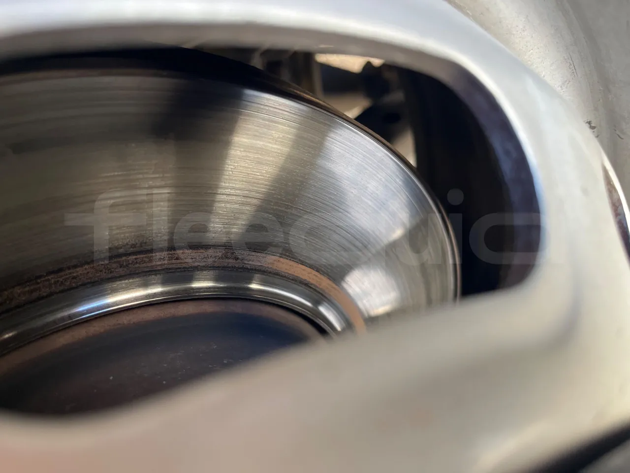 Mercedes-Benz Sprinter 519CDI - EUR5 - 140kW - 7.930m - front discs right