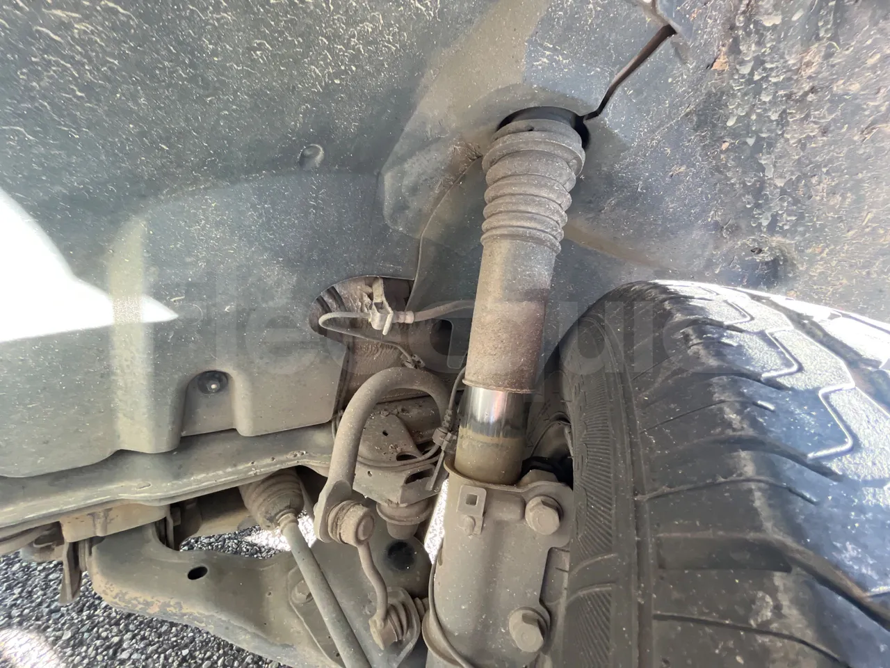 Mercedes-Benz Sprinter 519CDI - EUR5 - 140kW - 7.930m - front shock absorbers left