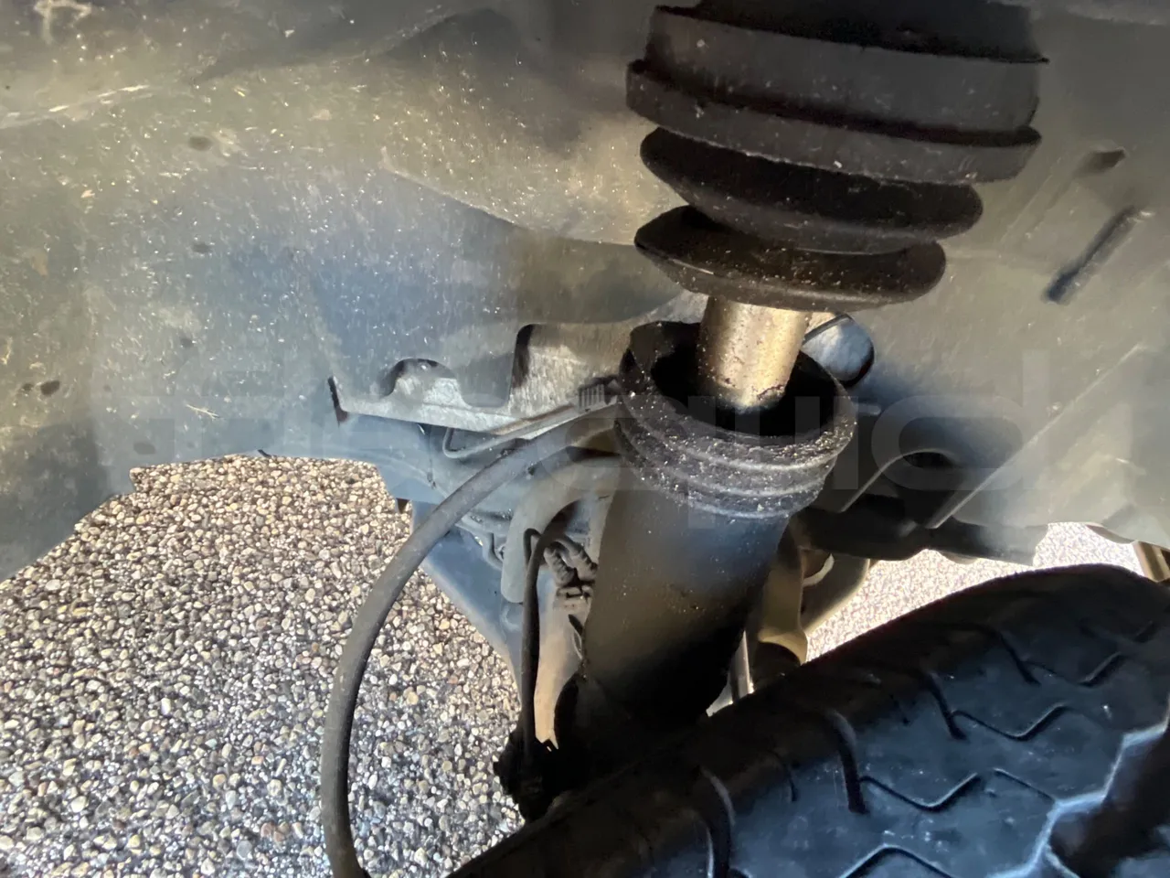 Mercedes-Benz Sprinter 519CDI - EUR5 - 140kW - 7.930m - front shock absorbers right