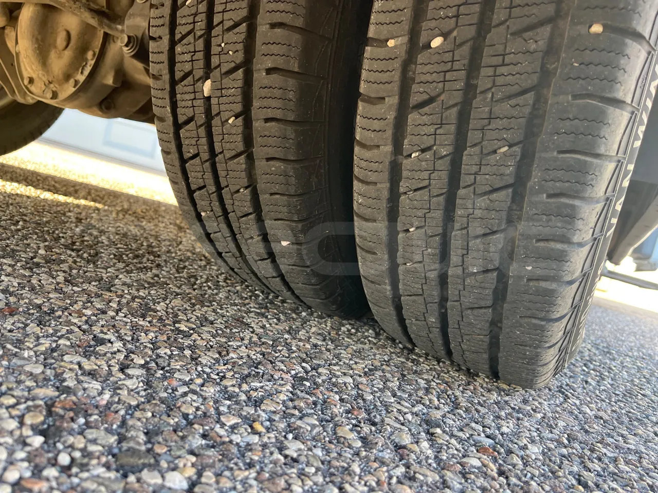 Mercedes-Benz Sprinter 519CDI - EUR5 - 140kW - 7.930m - tread condition front tires left