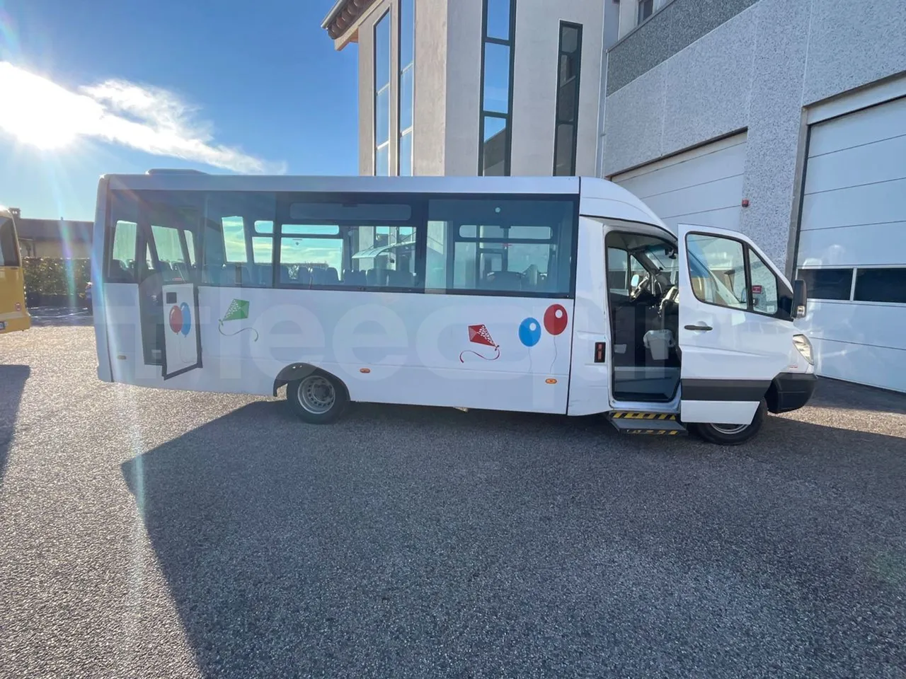 Mercedes-Benz Sprinter 519CDI - EUR5 - 140kW - 7.930m - right side doors open