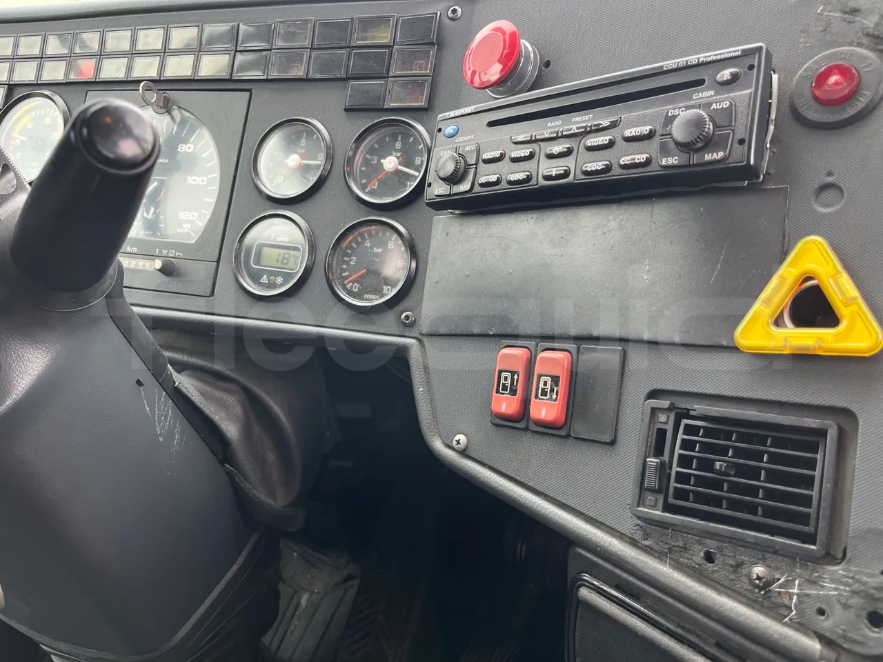 Setra S315 GT/ Euro 3 - 260 Kw - 12 Mt - radio accessories photo