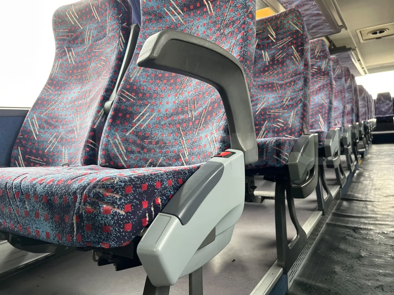 Setra S315 GT/ Euro 3 - 260 Kw - 12 Mt - armrest detail photo