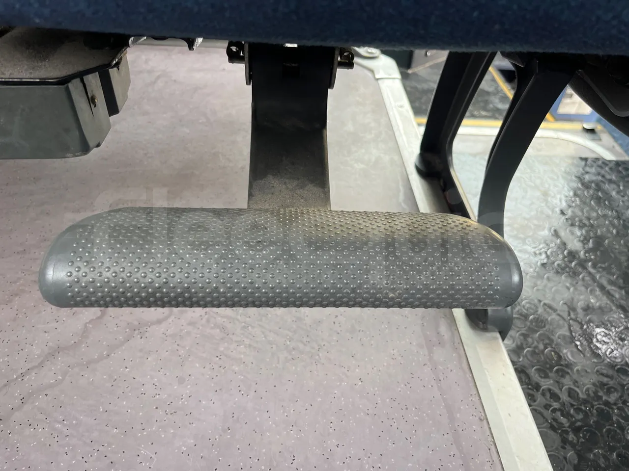 Setra S315 GT/ Euro 3 - 260 Kw - 12 Mt - footrest detail photo