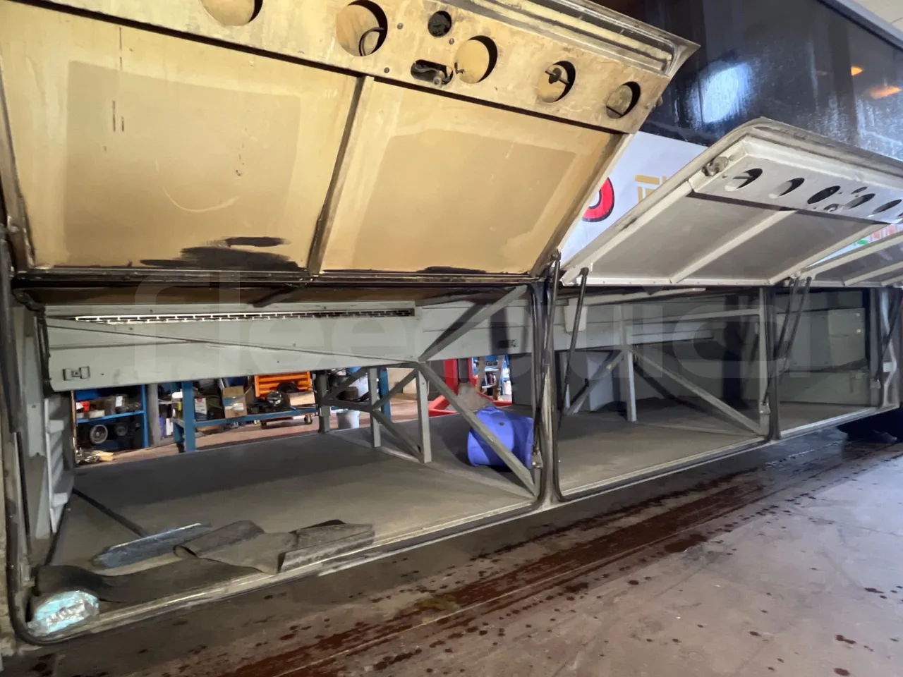 Setra S315 GT/ Euro 3 - 260 Kw - 12 Mt - internal frame rust check