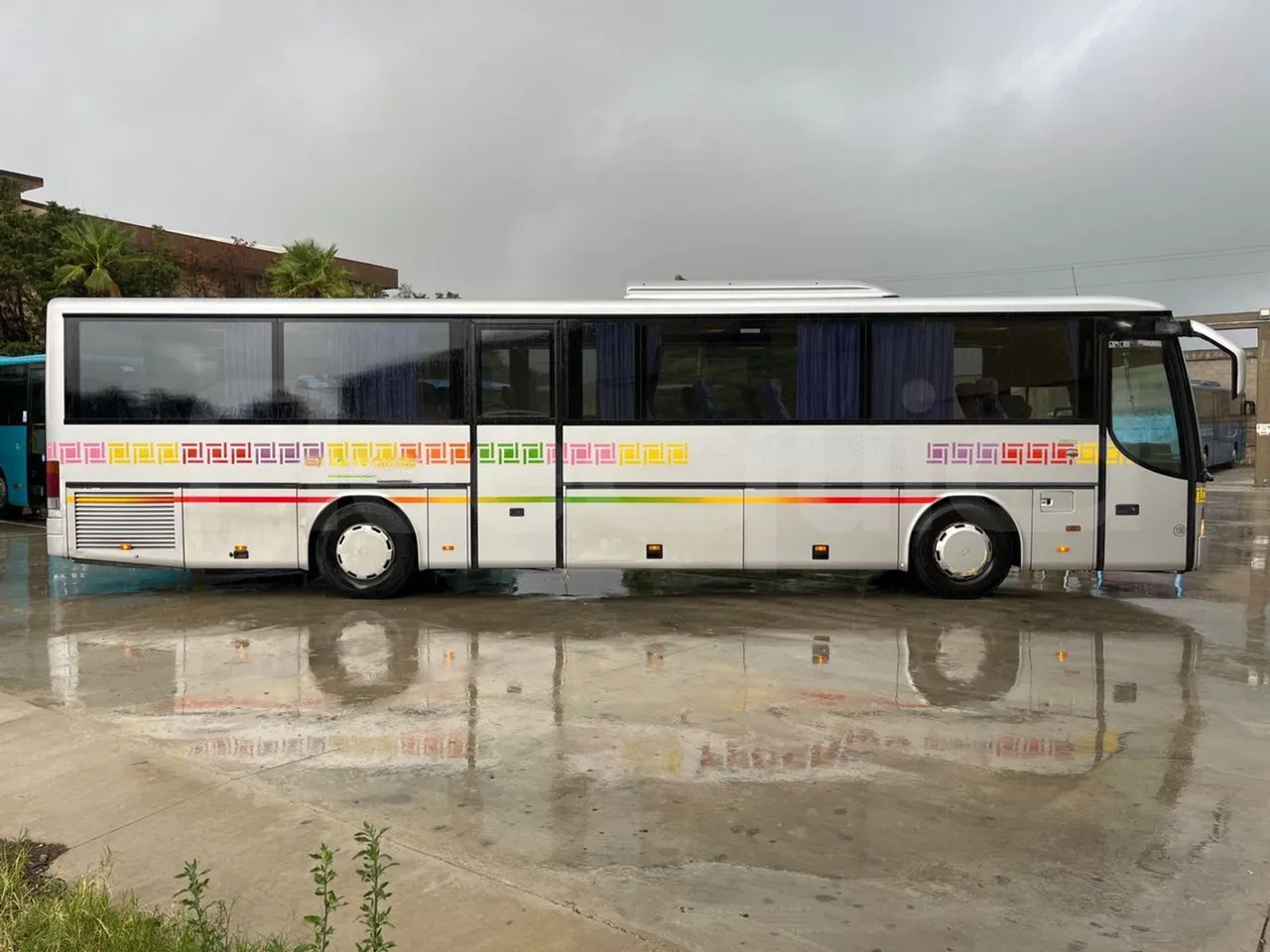 Setra S315 GT/ Euro 3 - 260 Kw - 12 Mt - right side doors closed