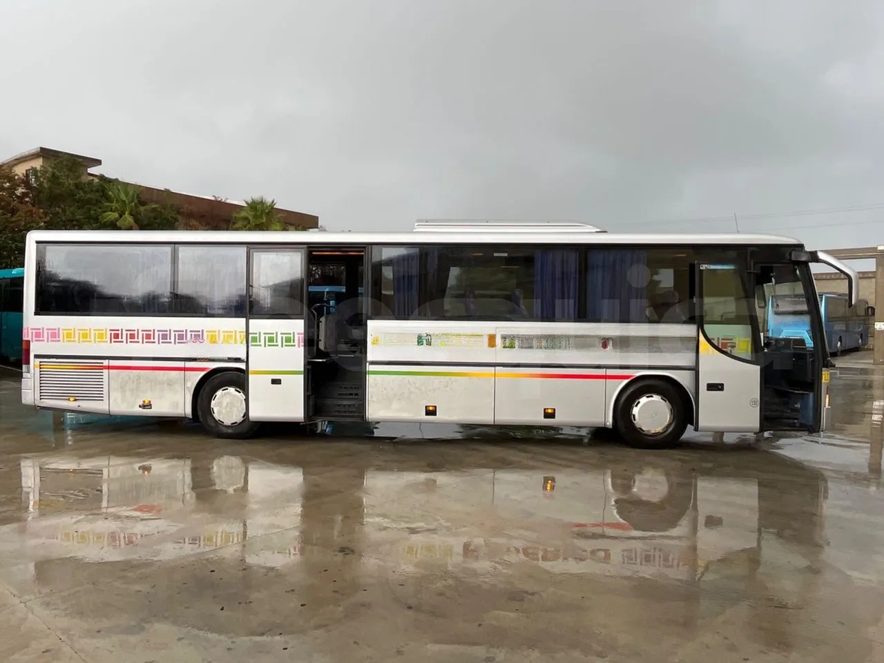 Setra S315 GT/ Euro 3 - 260 Kw - 12 Mt - right side doors open
