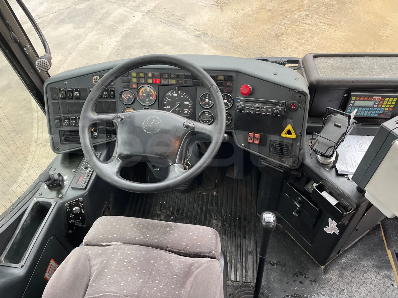 Setra S315 GT/ Euro 3 - 260 Kw - 12 Mt - steering wheel photo