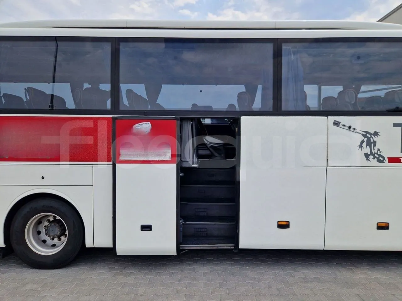 Mercedes-Benz Tourismo RHD 632 01 - EUR6 - 290kW - 12.96m - front door 2 open