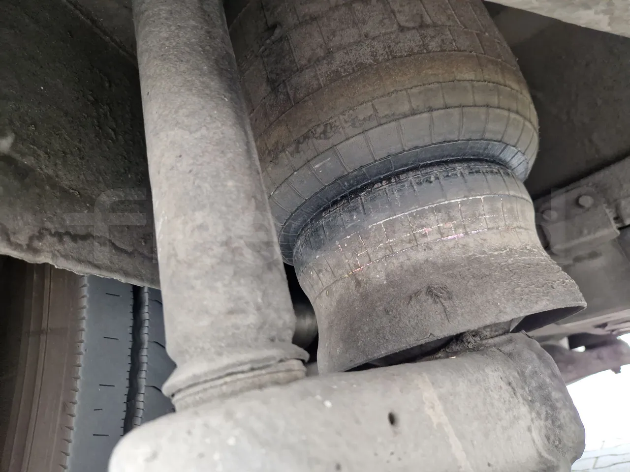 Mercedes-Benz Tourismo RHD 632 01 - EUR6 - 290kW - 12.96m - axel 2 air springs 1 left