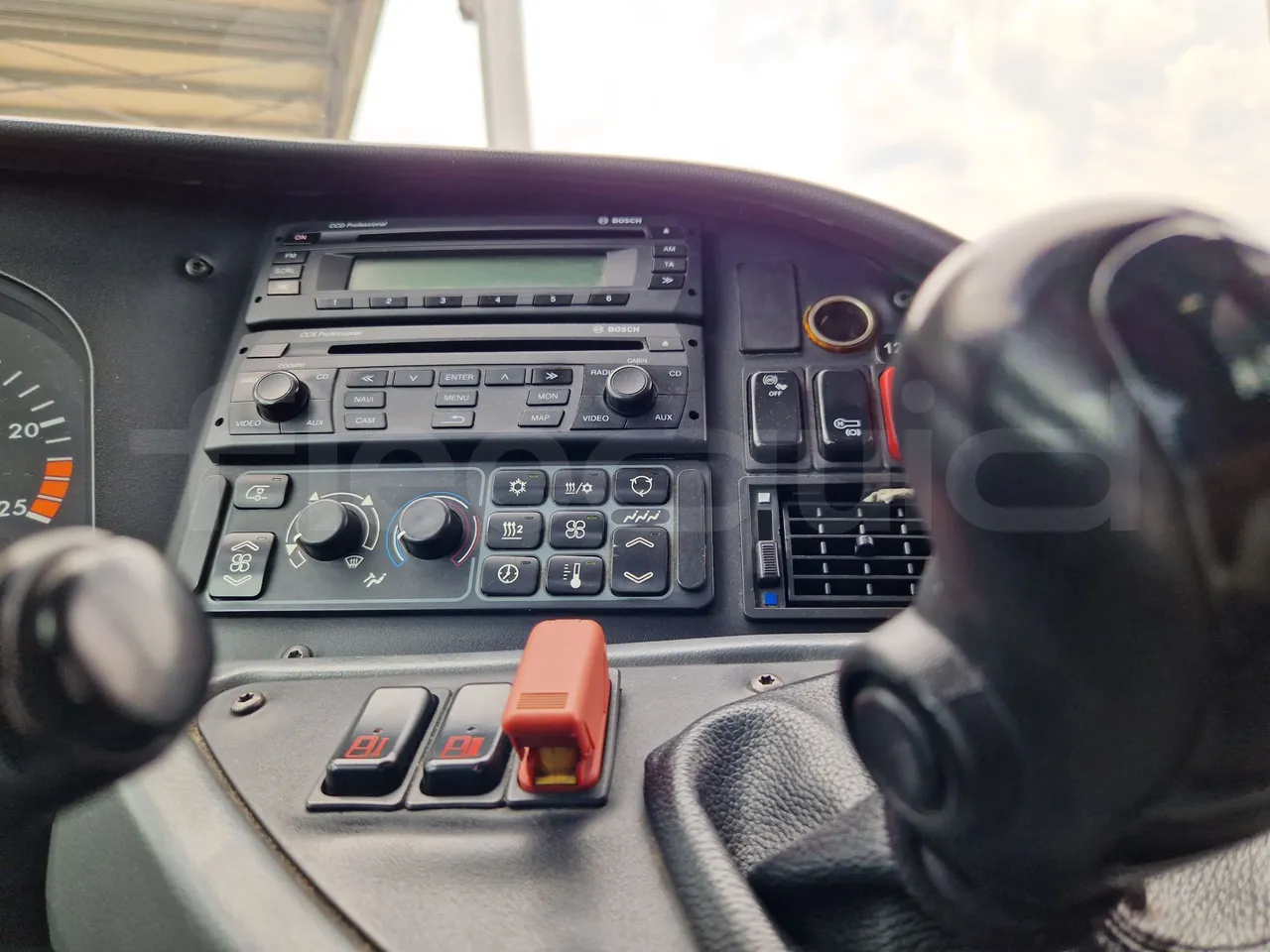 Mercedes-Benz Tourismo RHD 632 01 - EUR6 - 290kW - 12.96m - onboard devices 1