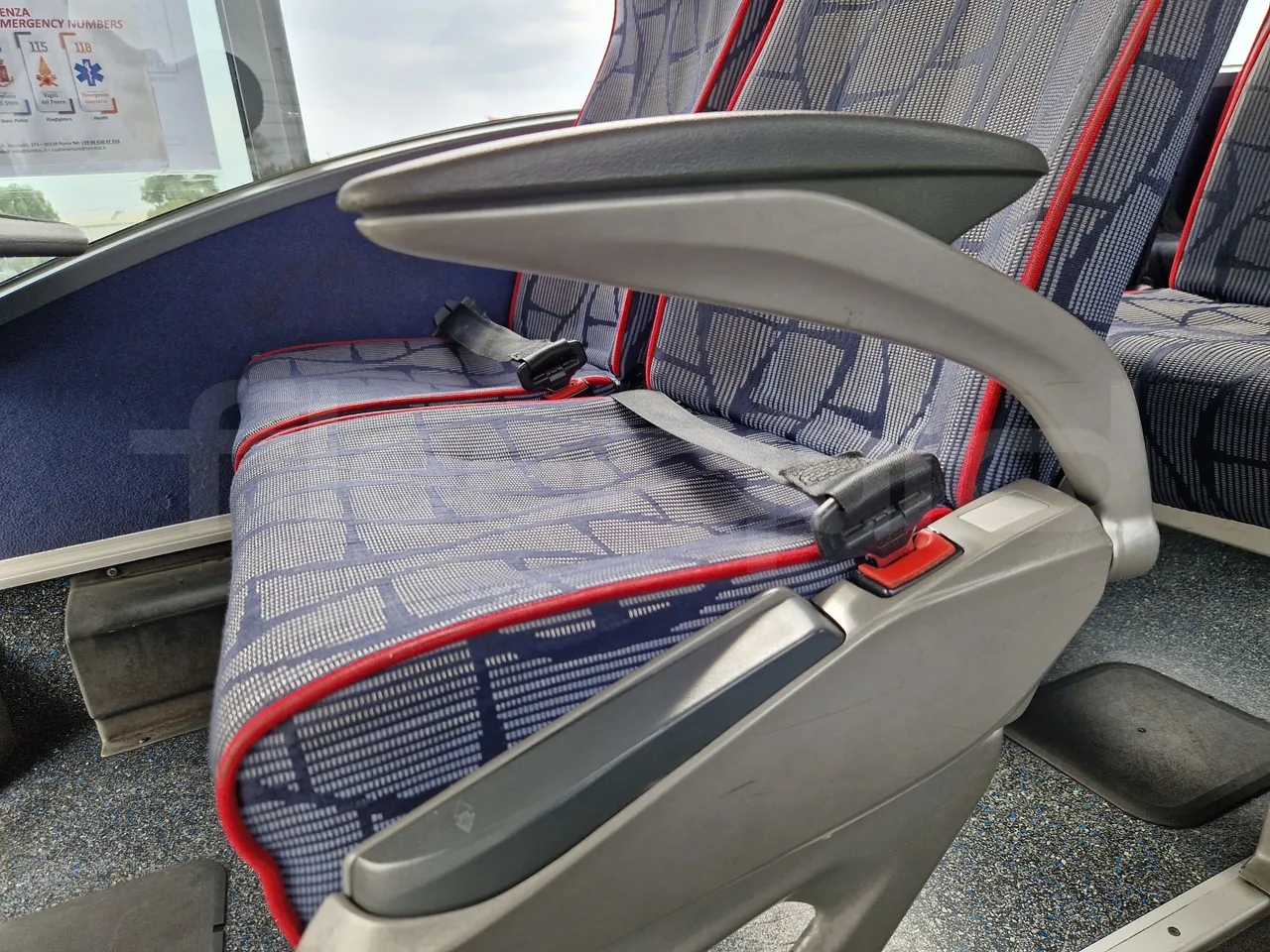 Mercedes-Benz Tourismo RHD 632 01 - EUR6 - 290kW - 12.96m - armrest detail photo
