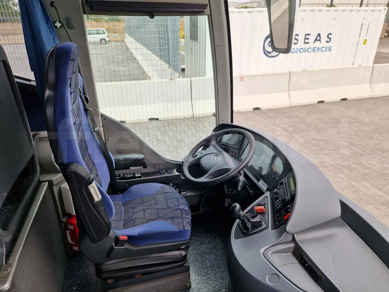 Mercedes-Benz Tourismo RHD 632 01 - EUR6 - 290kW - 12.96m - buttons panels on (mandatory for bus to scrap)
