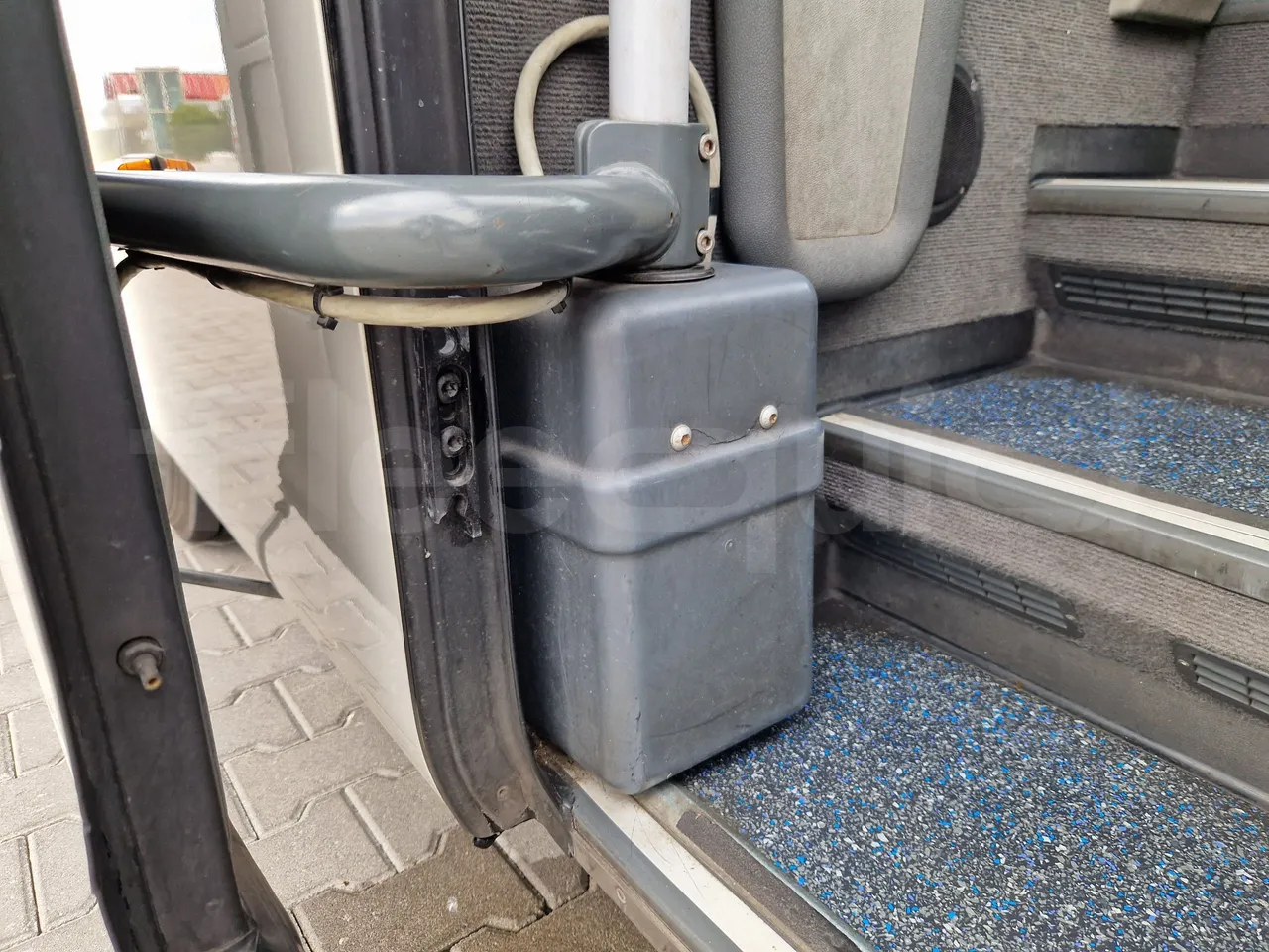 Mercedes-Benz Tourismo RHD 632 01 - EUR6 - 290kW - 12.96m - door mechanism photo