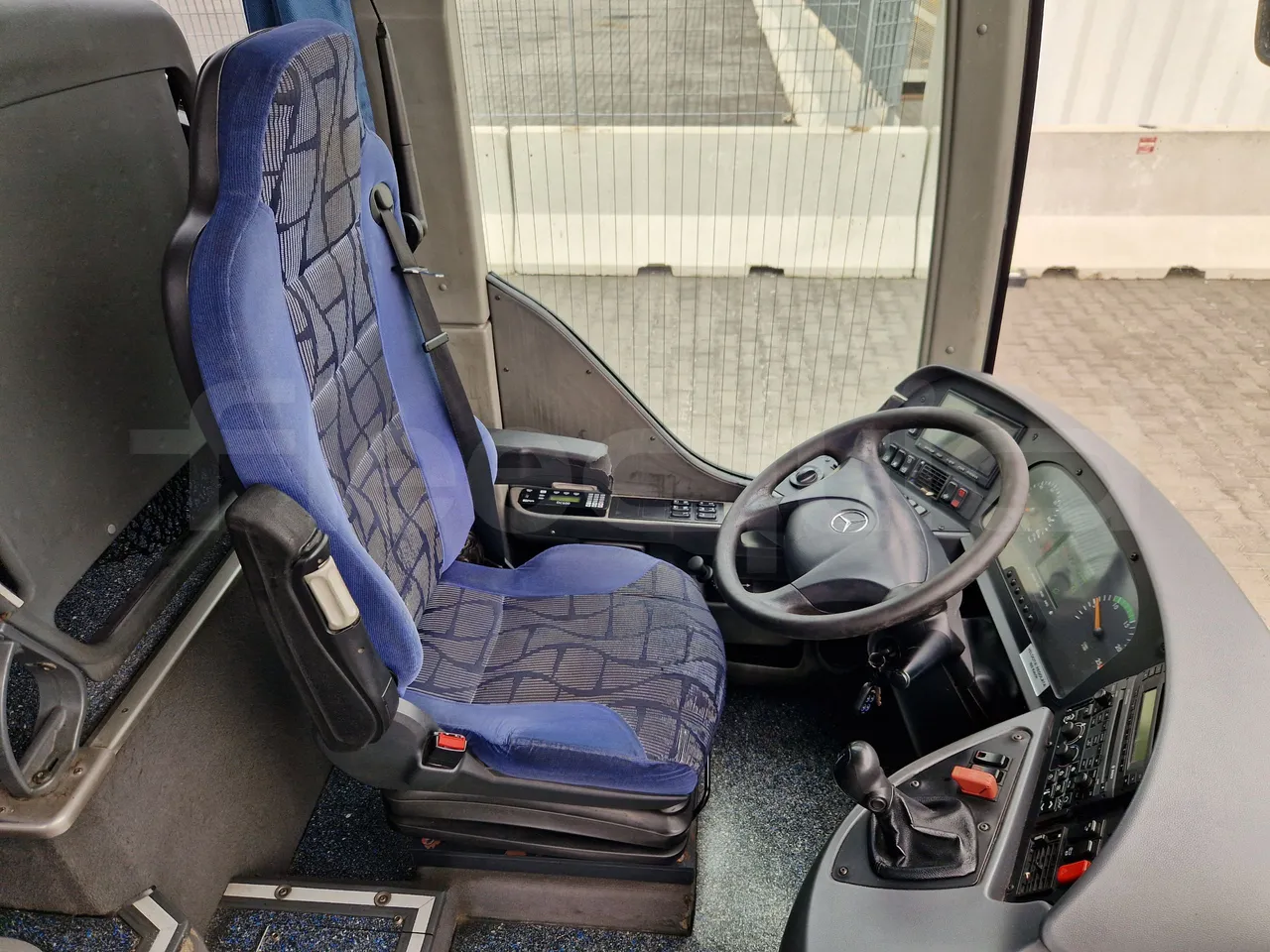 Mercedes-Benz Tourismo RHD 632 01 - EUR6 - 290kW - 12.96m - driver's seat photo (mandatory for bus to scrap)