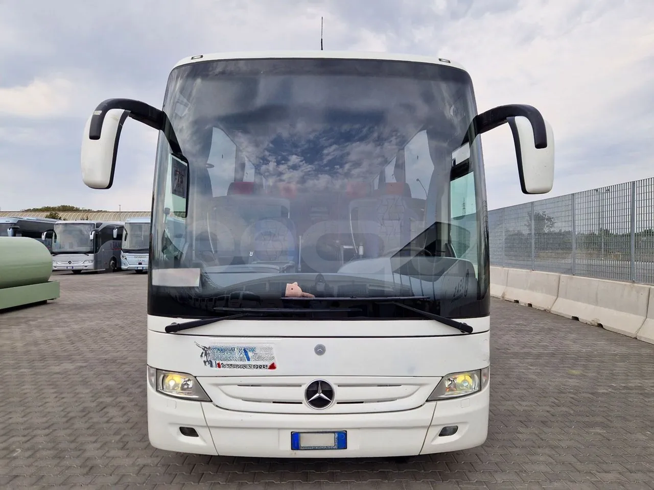 Mercedes-Benz Tourismo RHD 632 01 - EUR6 - 290kW - 12.96m - front photo