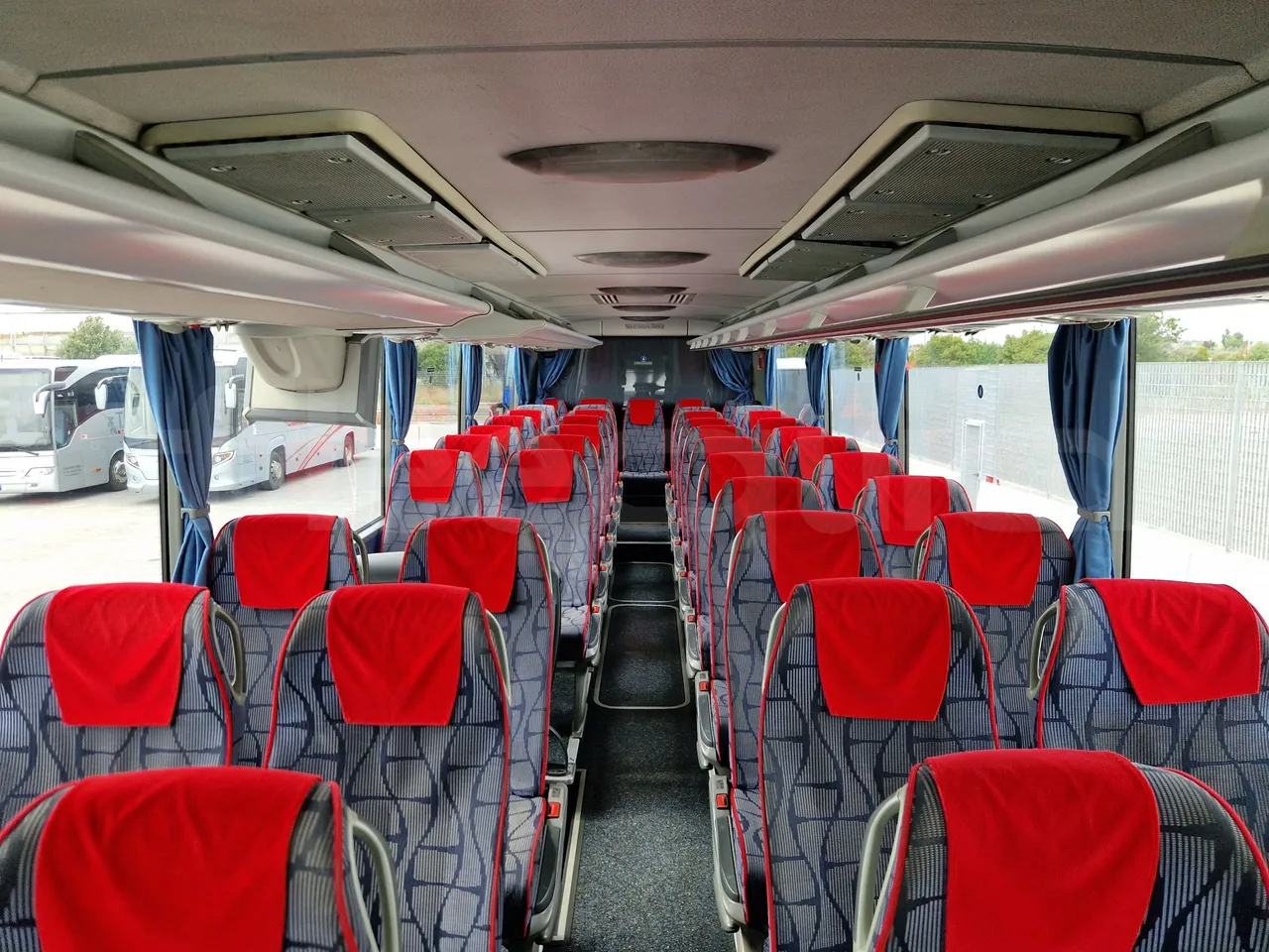 Mercedes-Benz Tourismo RHD 632 01 - EUR6 - 290kW - 12.96m - interior reverse seats driver height (mandatory for bus to scrap)
