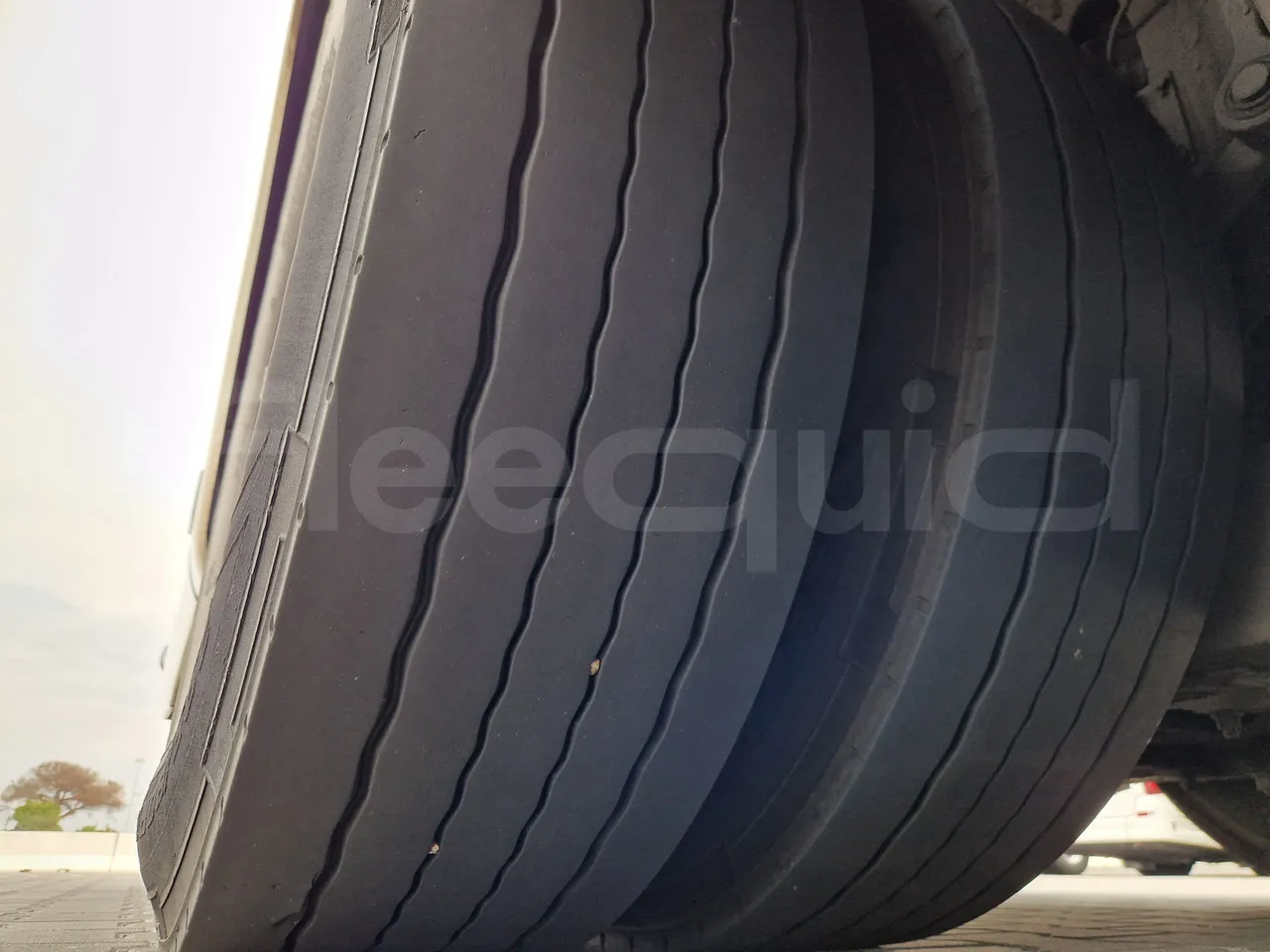 Mercedes-Benz Tourismo RHD 632 01 - EUR6 - 290kW - 12.96m - tread condition second axle tires right