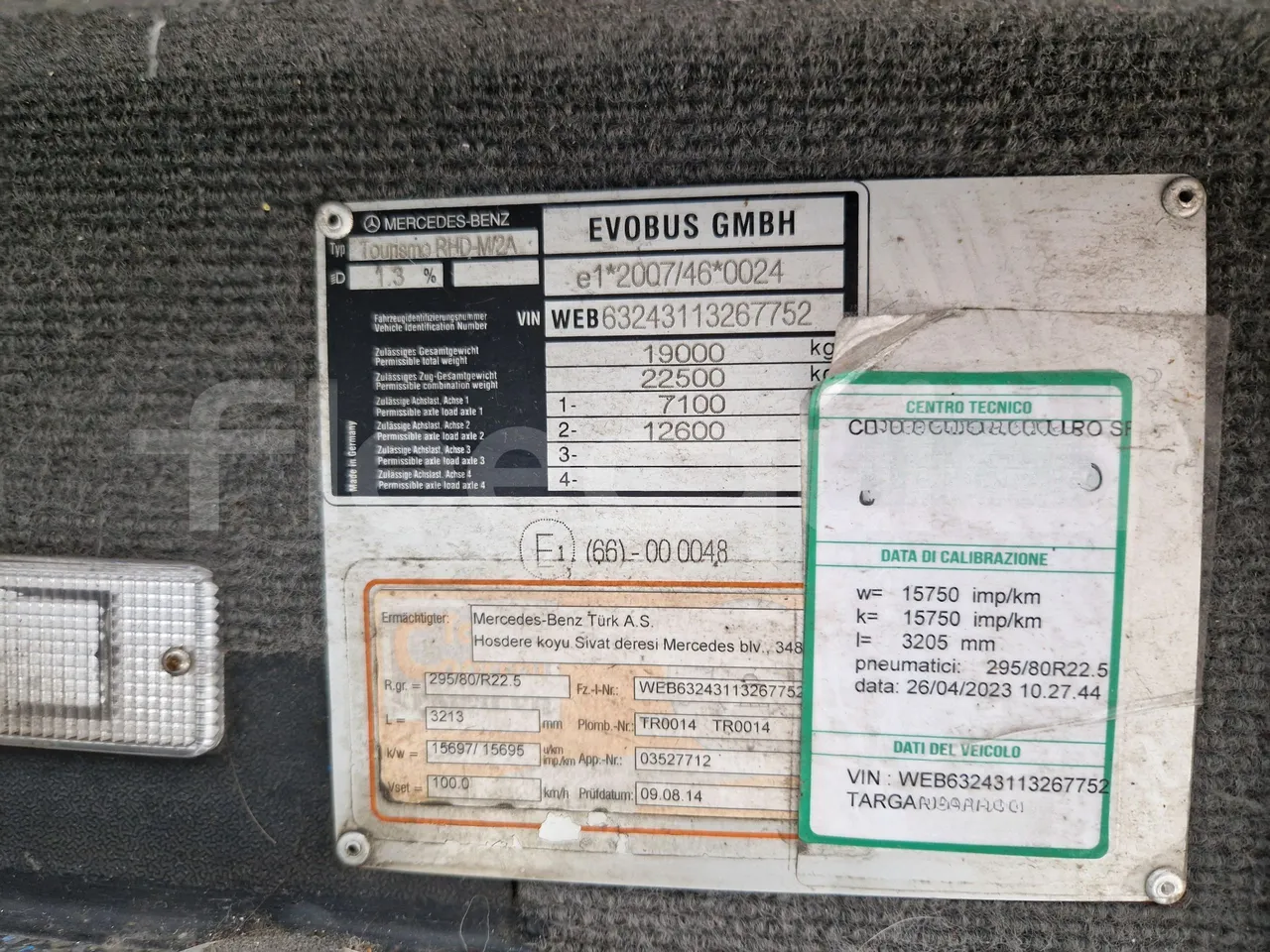 Mercedes-Benz Tourismo RHD 632 01 - EUR6 - 290kW - 12.96m - vehicle plate photo