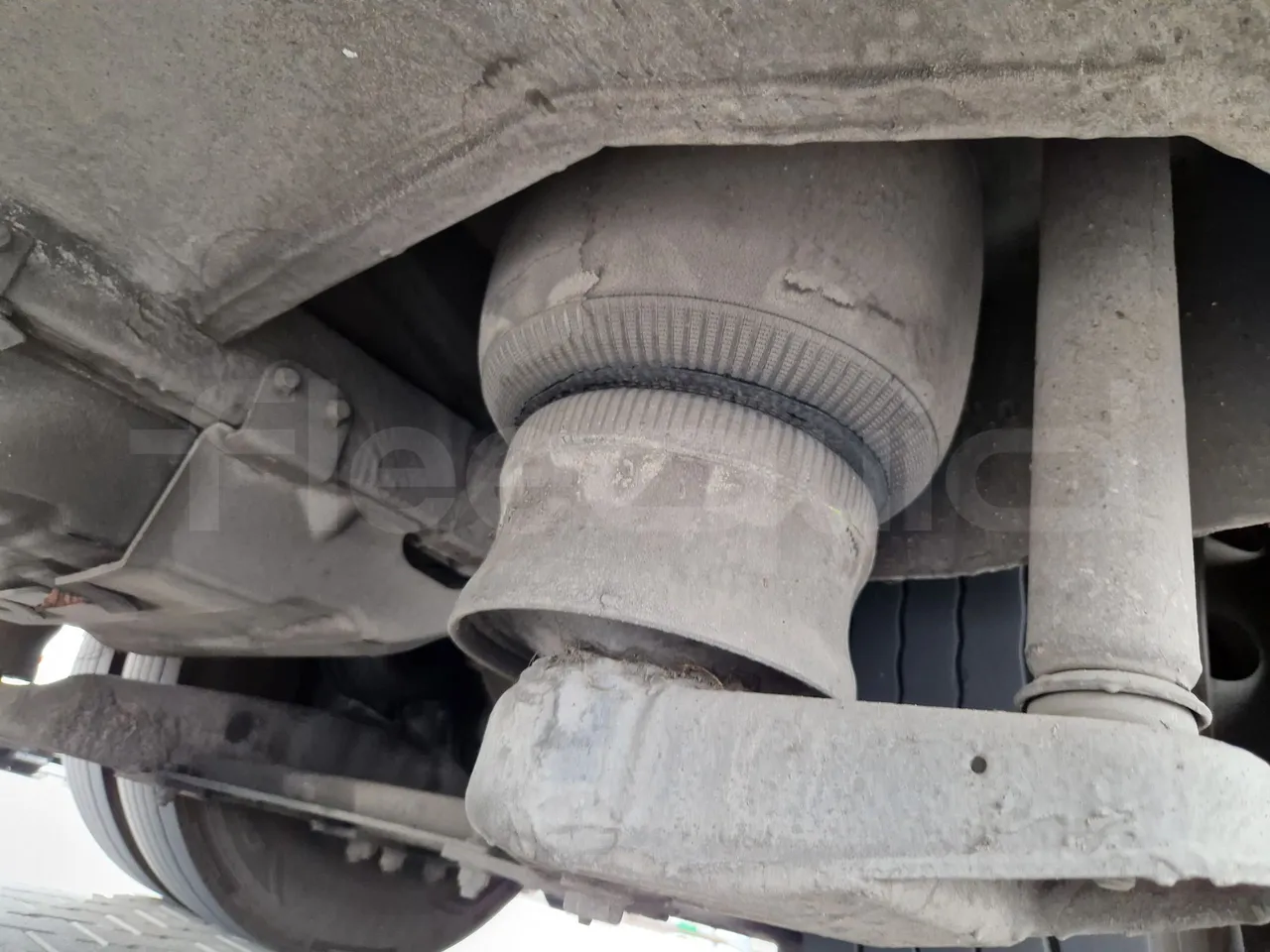 Mercedes-Benz Tourismo RHD 632 01 - EUR6 - 290kW - 12.96m - axle 2 shock absorbers 1 left