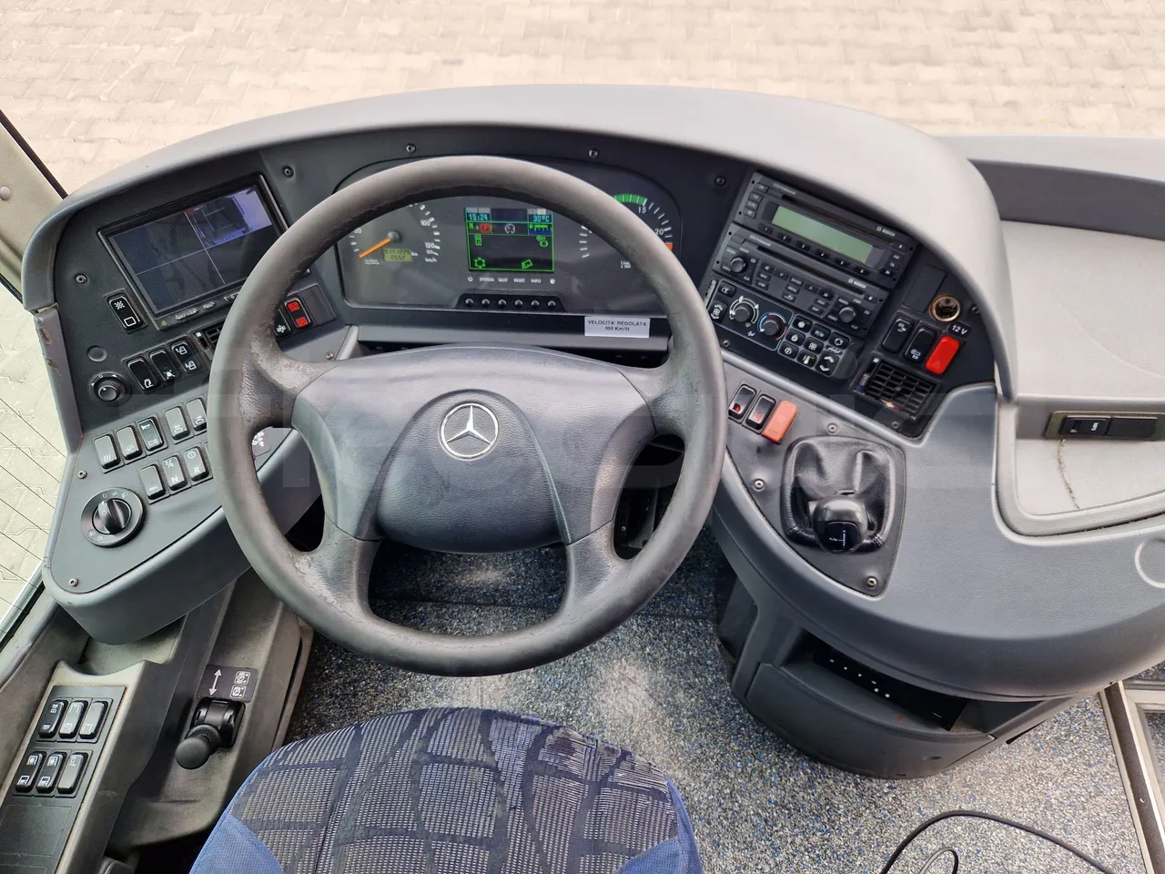 Mercedes-Benz Tourismo RHD 632 01 - EUR6 - 290kW - 12.96m - steering wheel photo