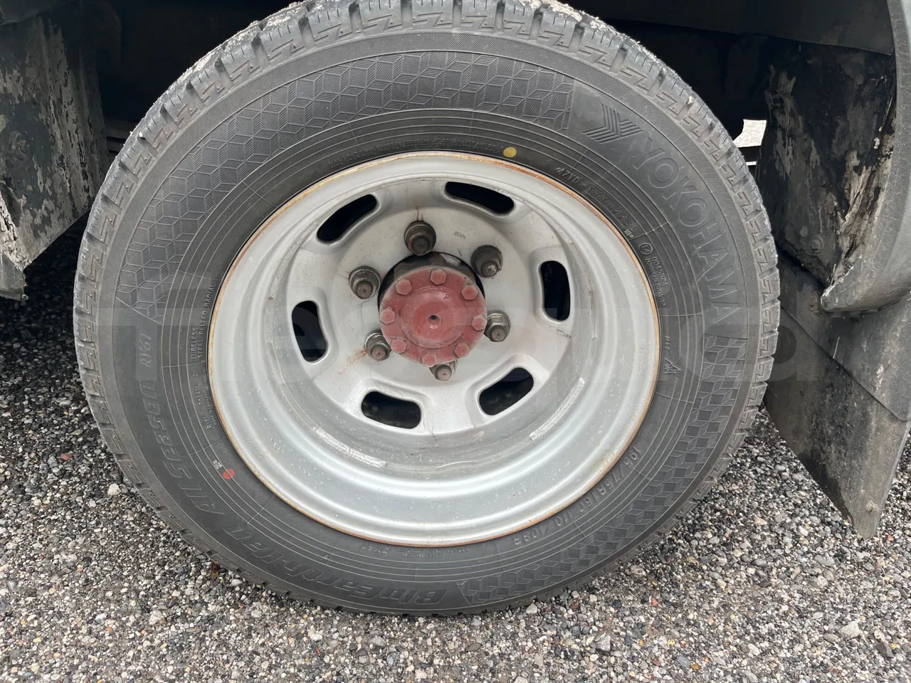 Iveco Daily A50C15 - Euro3 - 107kW - 6.900mt - tread condition front tires right