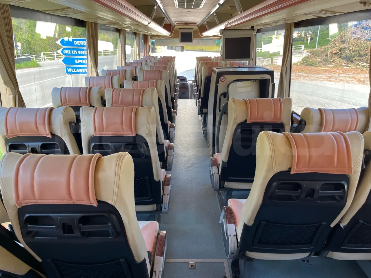 Guangtong Guangtong G 124D - EUR3 - 235.3kW - 11.97m - forward view all seats last row height