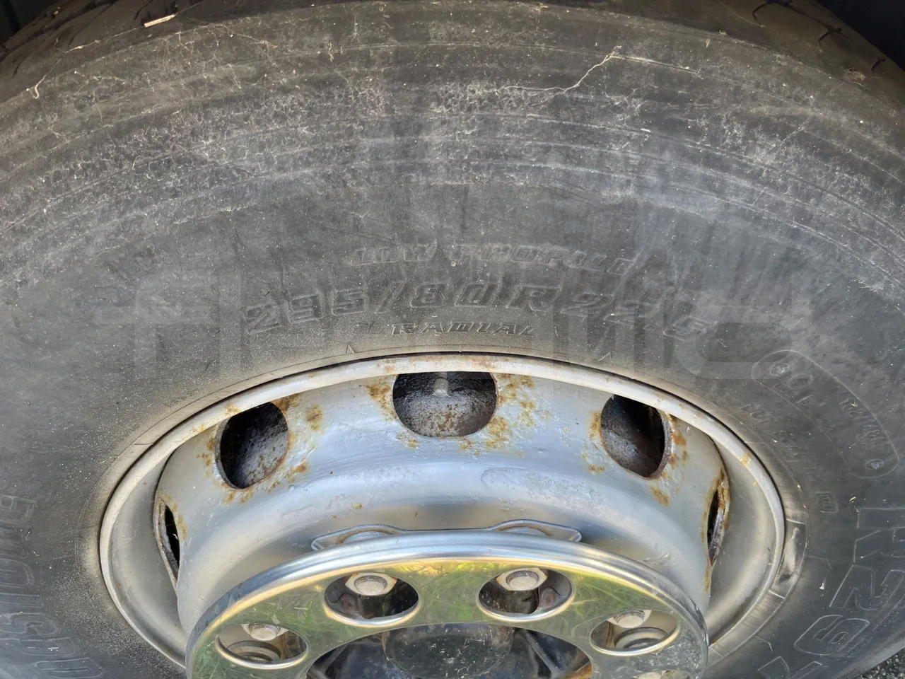 Guangtong Guangtong G 124D - EUR3 - 235.3kW - 11.97m - front left tire measurements