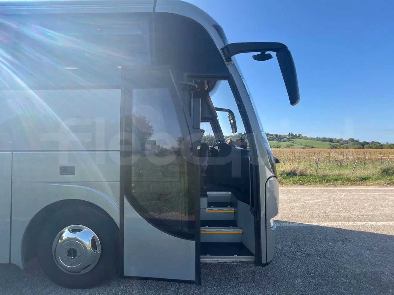 Volvo Barbi Genesis HDHV -EUR3 -309kW -13.81m - front door 1 open