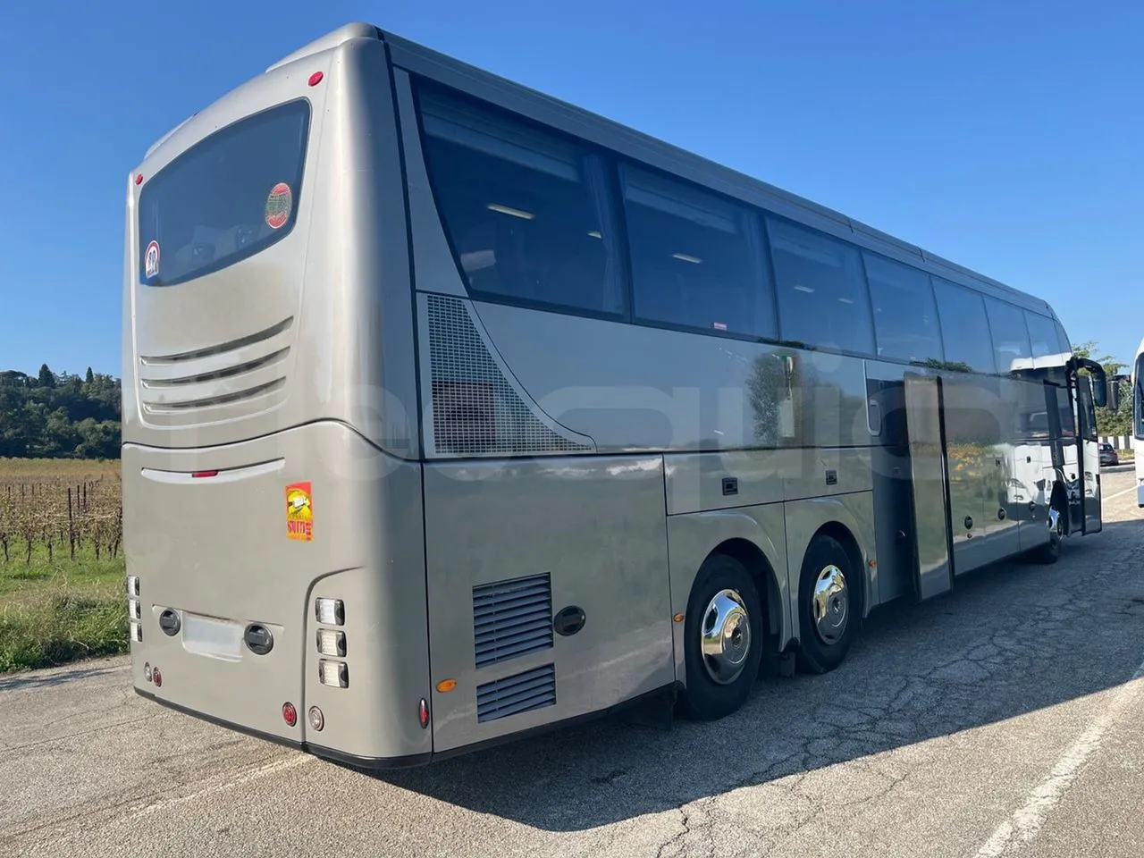 Volvo Barbi Genesis HDHV -EUR3 -309kW -13.81m - 3/4 right rear doors open