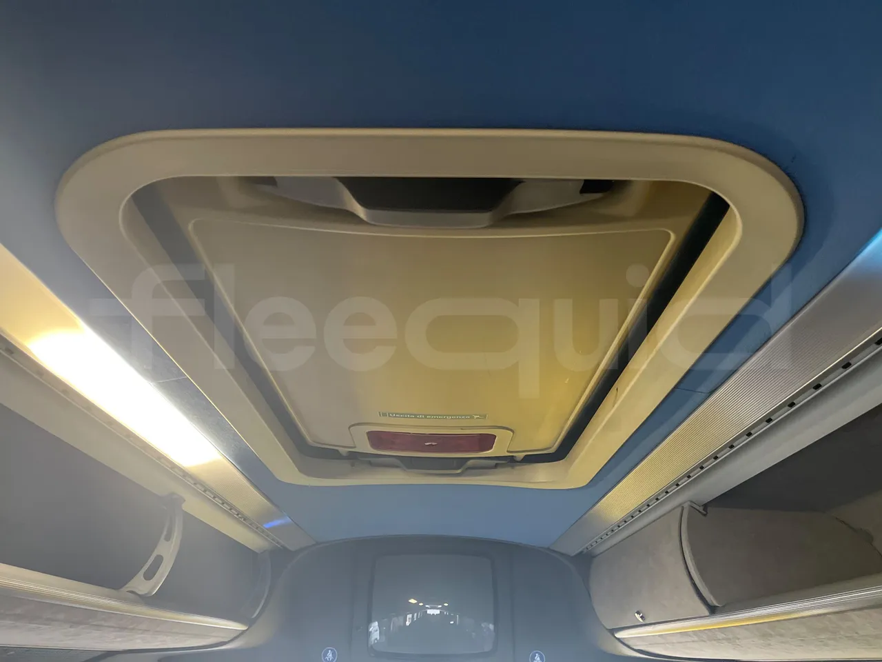 Volvo Barbi Genesis HDHV -EUR3 -309kW -13.81m - roof hatch 1