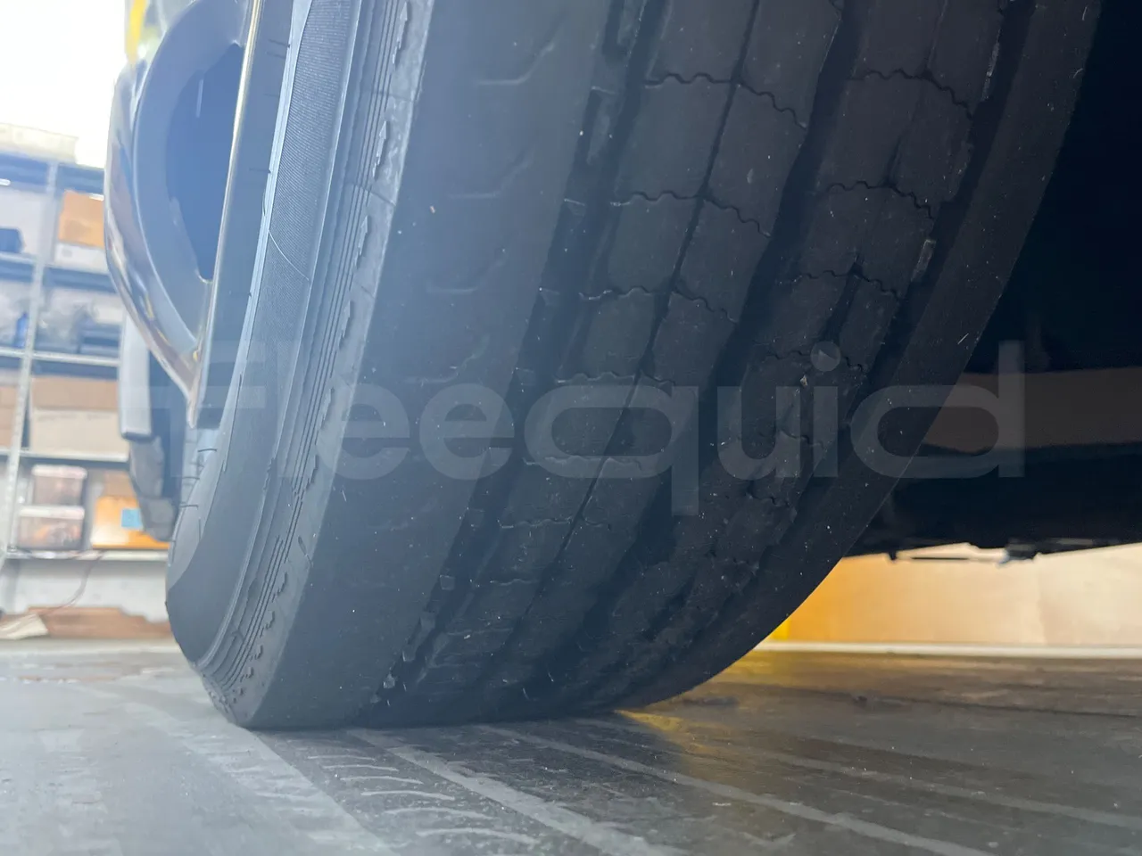 Volvo Barbi Genesis HDHV -EUR3 -309kW -13.81m - tread condition front tires left