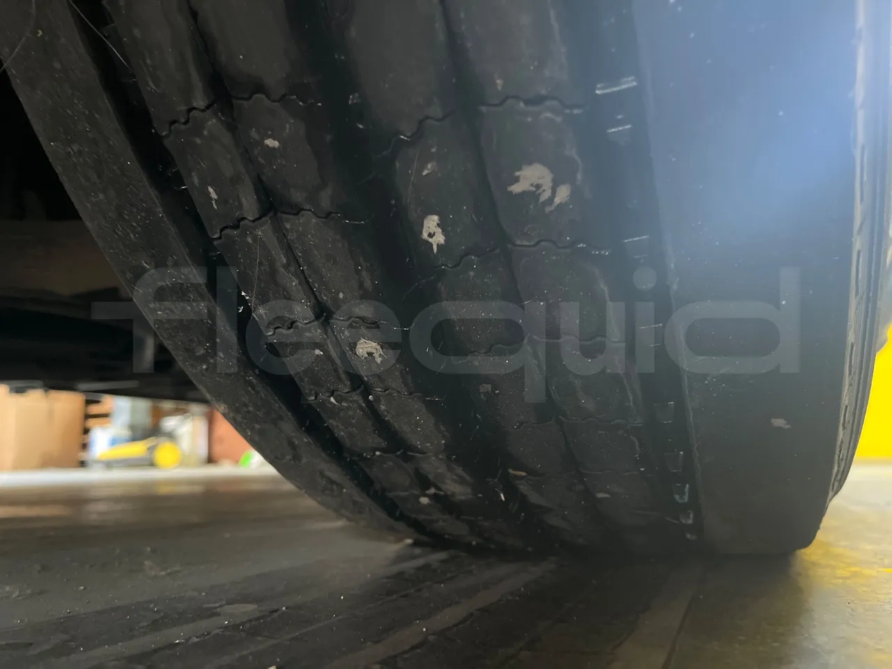 Volvo Barbi Genesis HDHV -EUR3 -309kW -13.81m - tread condition front tires right