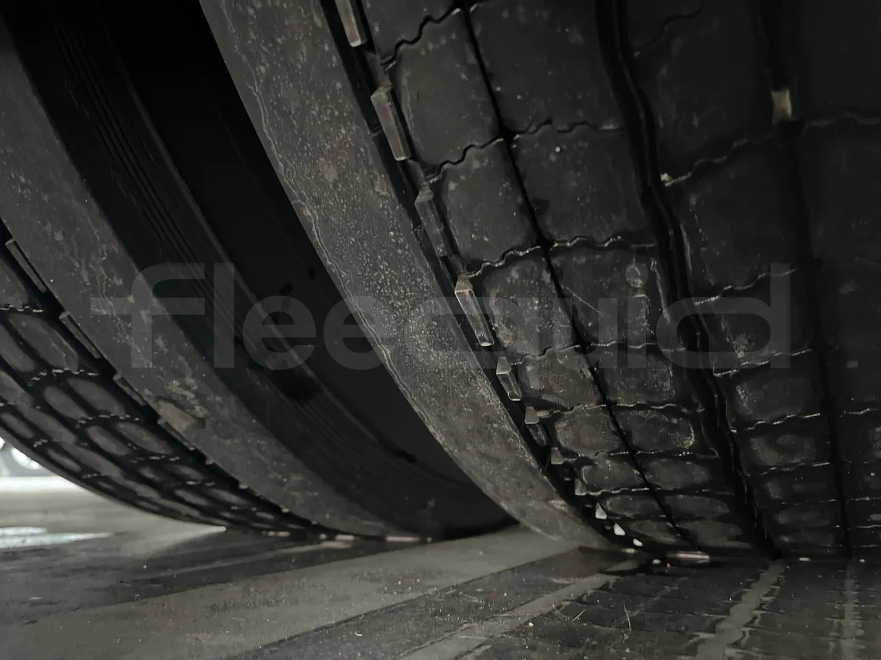 Volvo Barbi Genesis HDHV -EUR3 -309kW -13.81m - tread condition second axle tires right