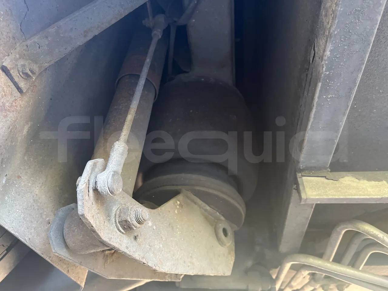 Volvo Barbi Genesis HDHV -EUR3 -309kW -13.81m - axle 2 shock absorbers 1 right