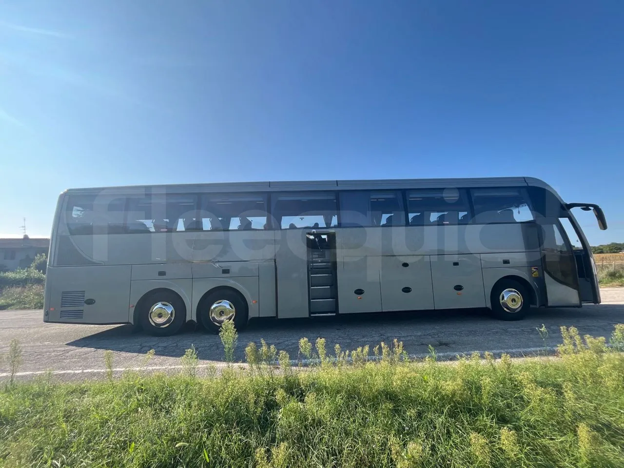 Volvo Barbi Genesis HDHV -EUR3 -309kW -13.81m - right side doors open